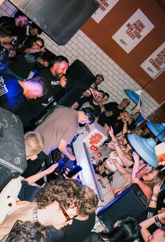 DJ set and crowd at an Alfonso's night